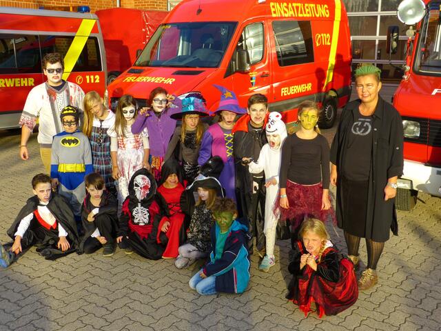 Teilnehmer aus Weetzen an der Halloween-Party der SJF Ronnenberg
