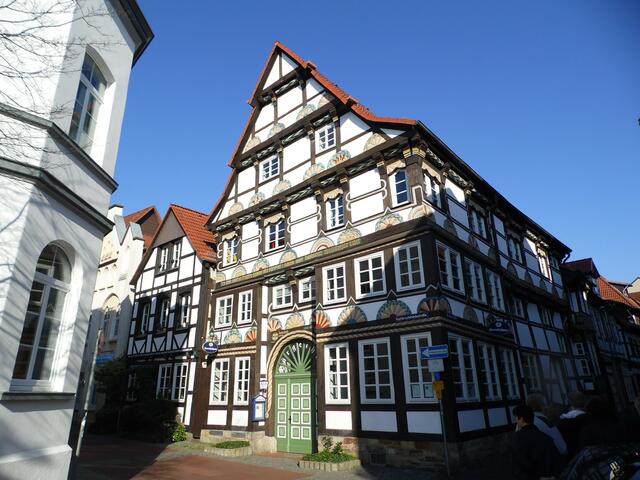 ...hat ebenfalls an der Weser die Rattenfängerstadt Hameln.