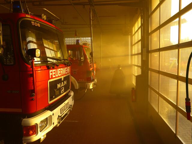 Geisterhafte Stimmung im Feuerwehrhaus Empelde