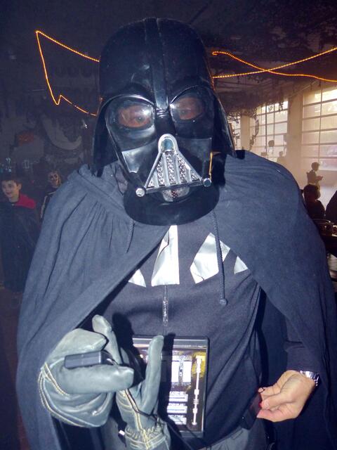 Darth Vader" war angesichts der fröhlichen und ausgelassenen Party-Stimmung schier entsetzt: "Diese Feier erinnert mich eher an eine herbstliche Faschingsfeier ..."