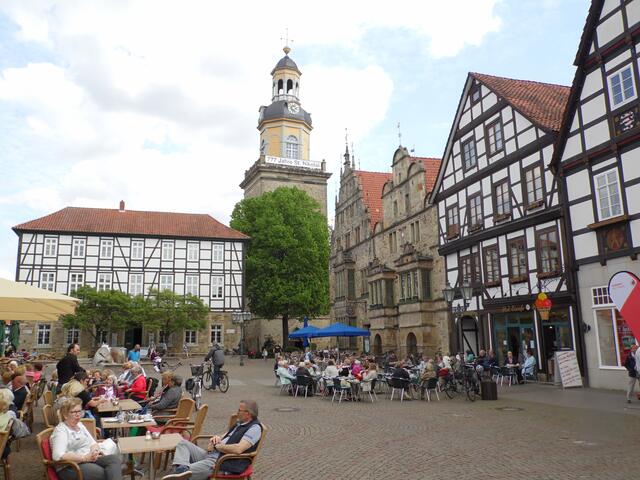 ...hat hart an der Grenze zum Westfälischen die Weserstadt Rinteln.