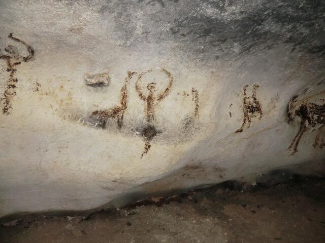 Hands up: expressive Tanzgeste oder Götterbitte um jagbares Wild?