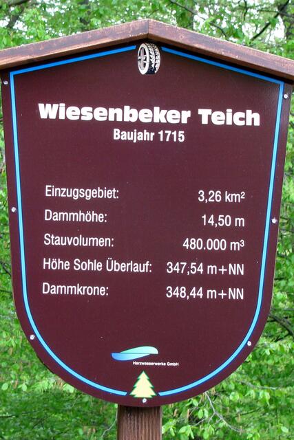 Hinweistafel am Damm des Teiches