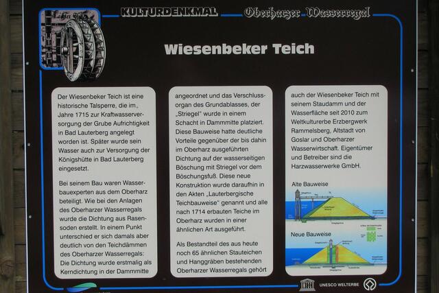 Hinweistafel am Damm des Teiches