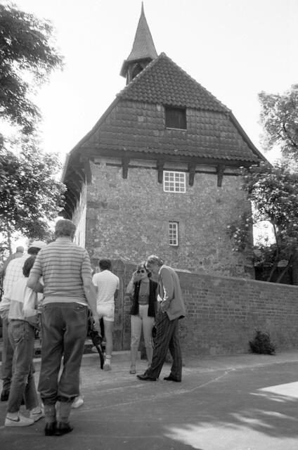 Wirkt wie eine kleine Burg: die alte Wehrkapelle von Harkenbleck.