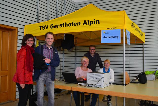 Auf der Skibörse wurden auch bereits die ersten Anmeldungen für Skikurse und Schneeschuhwanderungen des TSV Gersthofen entgegengenommen!