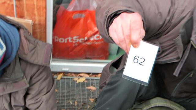 Wer immer die Aufstellung unserer Container ermöglicht, wäre ein echter Held! Ein rettender Engel in der Not! Eine solche Tat wäre nicht nur vorbildhaft, sondern auch heldenhaft, weil dieser Jemand dann ganz im Sinne der christlichen Nächstenliebe handelt und sichtbar für Außenstehende ein neue Bleibe für Obdachlose schafft. So etwas Selbstloses hätte Symbolwirkung und Andere würden folgen.