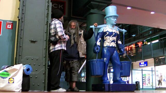 Kein Platz für Klaus seinen Container? Irgendwo in dieser Stadt muss es doch ein Fleckchen Erde geben, wo unser Container für Klaus stehen darf, oder nicht?