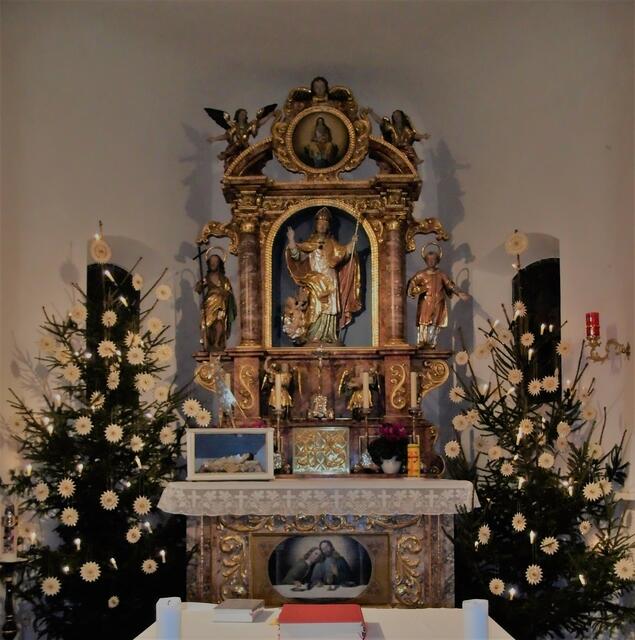 Kirche in Rettenbergen im weihnachtlichen Glanz