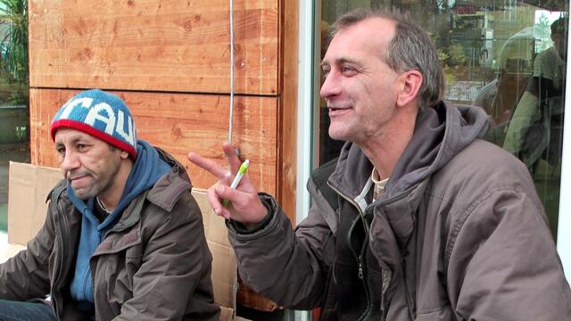 Unabhängig davon kann weiter gespendet werden. Die Stadt ist noch voller vergessener Seelen, denen wir alle helfen können. Jeder weitere Container kostet nur 1500 EUR - verteilt auf 6 Monatsraten - so können wir auch anderen Obdachlosen noch helfen - ganz im Sinne von "JETZT machen" - für die Hoffnung auch der Anderen. --> https://www.paypal.com/cgi-bin/webscr?cmd=_s-xclick&hosted_button_id=2AGDX4G3SVD54