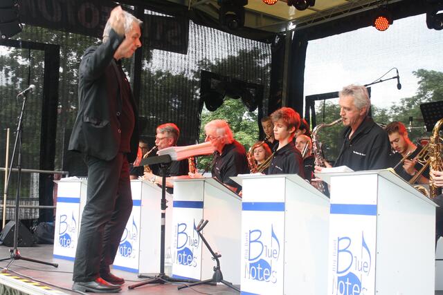 Sommerklänge: "Blue Notes", die Big Band der Musikschule Neusäß unter der Leitung von Achim Binanzer | Foto: © Stadt Neusäß