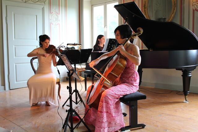 Das brillante „Trio Ardor“ bezauberte im noblen Schloss Hammel | Foto: © Stadt Neusäß