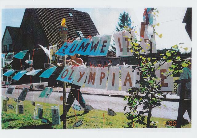 Eröffnung der 3. Umwelt-Olympiade beim BAKI-Baum am 17. Juni 2000