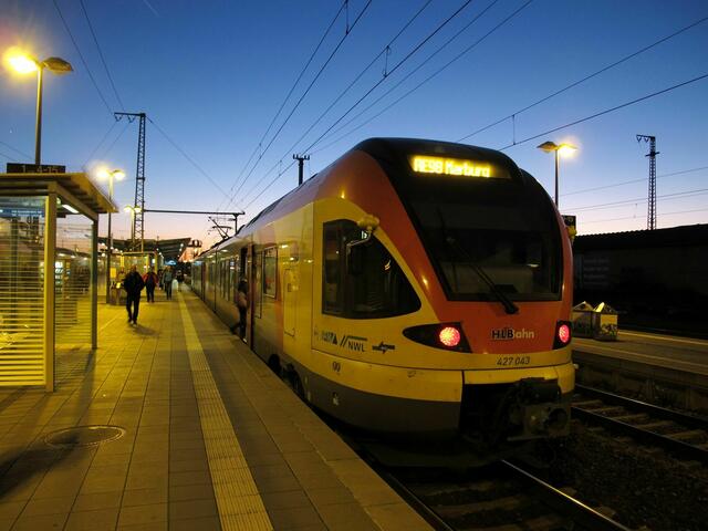 Ein dreiteiliger FLIRT reicht als RegionalBahn Gießen - Marburg.