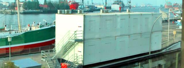 Eine Container-Anlage am Hamburger Hafen (Foto beispielhaft / Archiv Max Bryan)