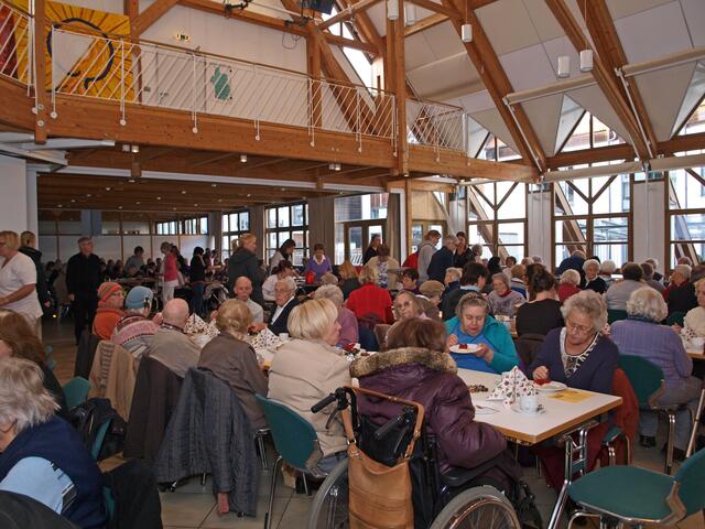 Großer Andrang herrschte im Pfarrsaal bei der Adventsfeier der Sozialstation