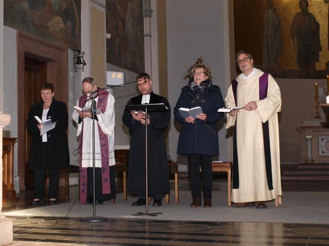 Den ökumenischen Gottesdienst gestalteten Gudrun Jansen (Geschäftsführung Sozialstation), Pfarrer Manfred Bauer (Heilig-Geist Hochzoll), Pfarrer Benjamin Lorenz (Auferstehungskirche Hochzoll), Monika Göppel (Kirchenvorstand Der Gute Hirte Friedberg) und Pater Markus Hau (Pfarrei St. Jakob, Friedberg)
