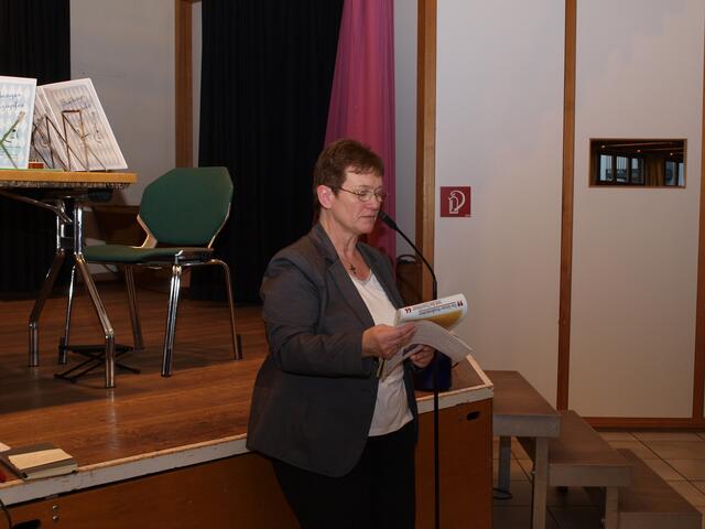 Geschäftsführerin Gudrun Jansen erfreute die Gäste mit einer Adventsgeschichte