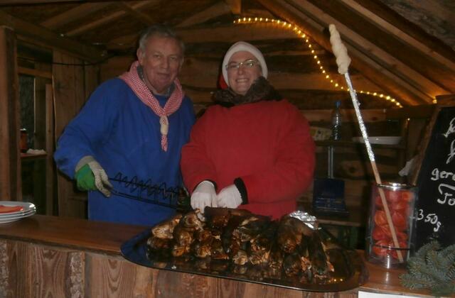 Rudi' Fischhütte. Hier gibt es frisch geräucherte Forellen.
