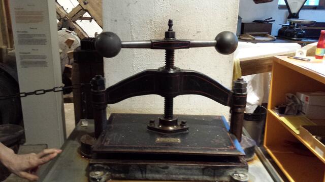 Handpresse (für Besucher)