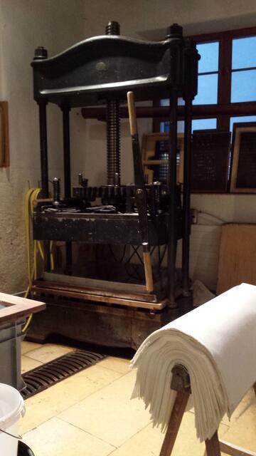 Papierpresse