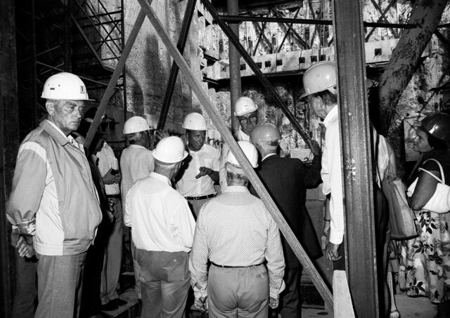 Besichtigung der U-Bahn-Baustelle am Beginn der Hildesheimer Straße.