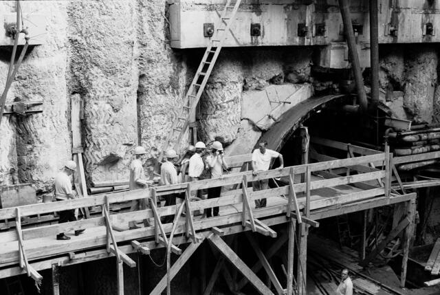 Besichtigung der U-Bahn-Baustelle am Beginn der Hildesheimer Straße.