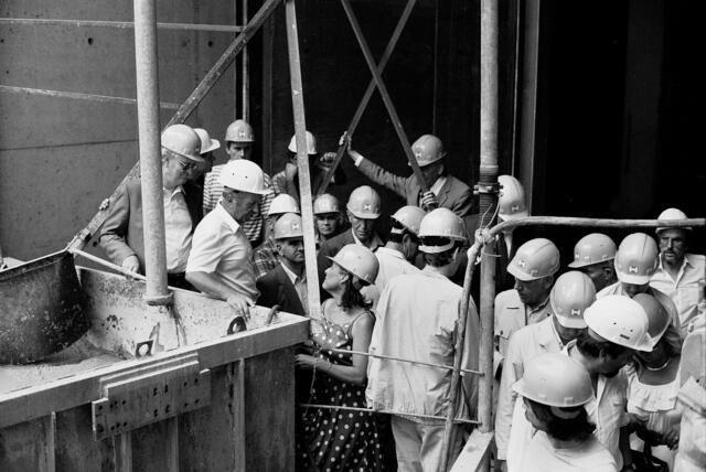 Besichtigung der U-Bahn-Baustelle am Beginn der Hildesheimer Straße.