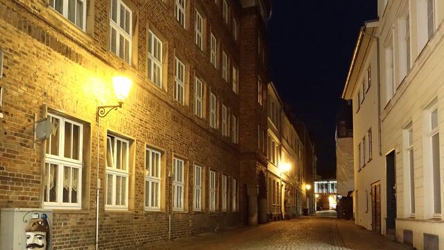 Für die Diebstraße, die hinter der Häuserzeile des Marktplatzes verläuft, gibt es bislang keine eindeutige Erklärung. Zwischen den Häusern bestand damals ein schmaler Durchgang zum Markt, vielleicht eine günstige Chance, schnell abzuzischen. Foto: Helmut Kuzina