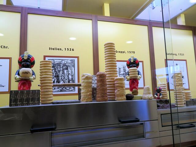 Auch die Mohren tragen Baumkuchen.