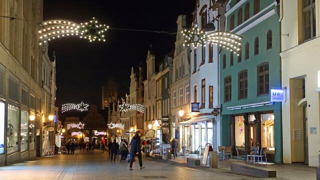 Schon in früheren Zeiten war die Krämerstraße eine der wichtigen Geschäftsstraßen, ihr Name wurde bereits im 13. Jahrhundert erwähnt. Foto: Helmut Kuzina