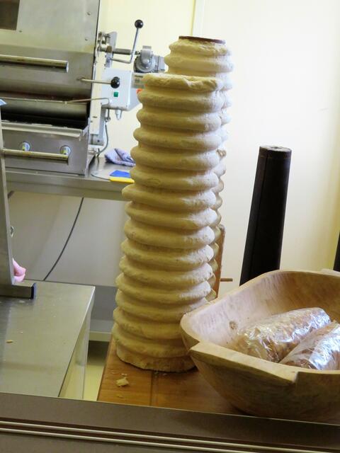 Ein Baumkuchen vor dem Anschnitt.