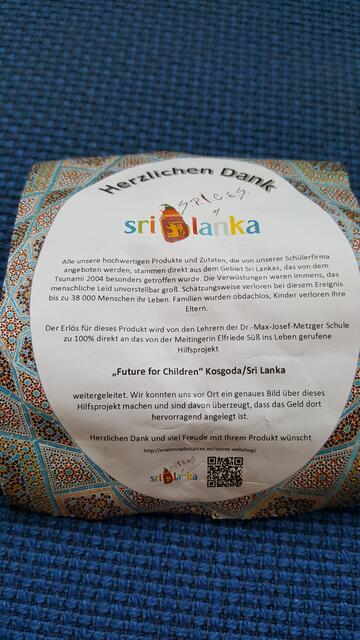 Die Erlöse für die Gewürze gehen für einen guten Zweck an Tsunami-Opfer in Sri Lanka