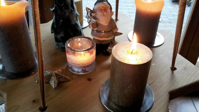 einem tollen Spruch verziert, der bei Dunkelheit am Abend zauberhaft erstrahlt!