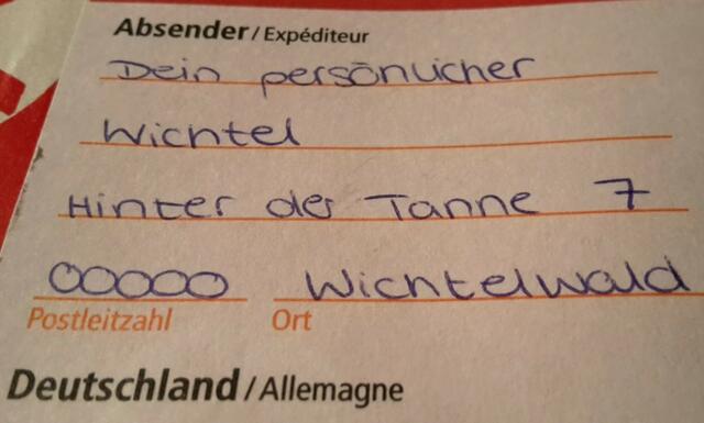 Mein lieber Wichtel - DAS hast Du gut gemacht: Sozusagen ein Wichtelpäckchenvolltreffer. Da Du so lieb warst und Deine Anschrift mitgeschickt hast, schlage ich vor, wir treffen uns nächstes Jahr vor Weihnachten auf dem Waldweihnachtsmarkt in Wichtelwald und ich bedanke mich persönlich! ... vielleicht mit einem Fingerhütchen Glühwein!?