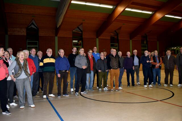 Alle beim kräftigem Mitsingen