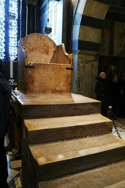 Der Thron im Dom...