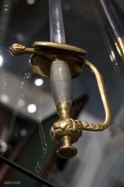 Hat jetzt nicht direkt was mit Elektrizität zu tun: Der Griff eines Offizier-Degens, wie ihn Werner von Siemens als Offizier der Preußischen Armee trug.