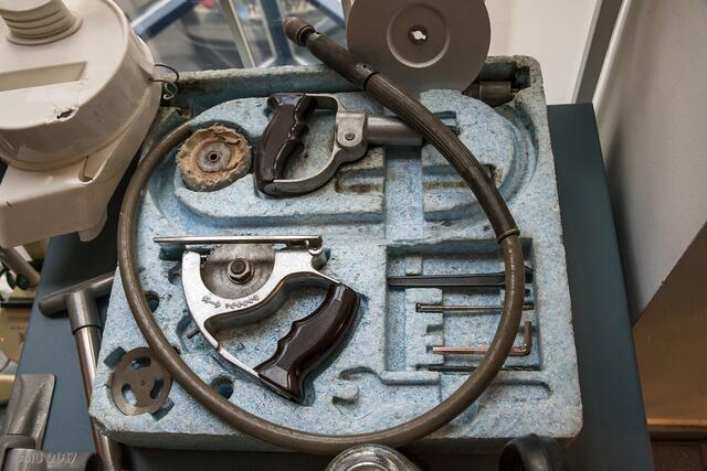 Biegsame Welle, Minikreissäge, Polierdingens - das ist 'n Dremel ;-)