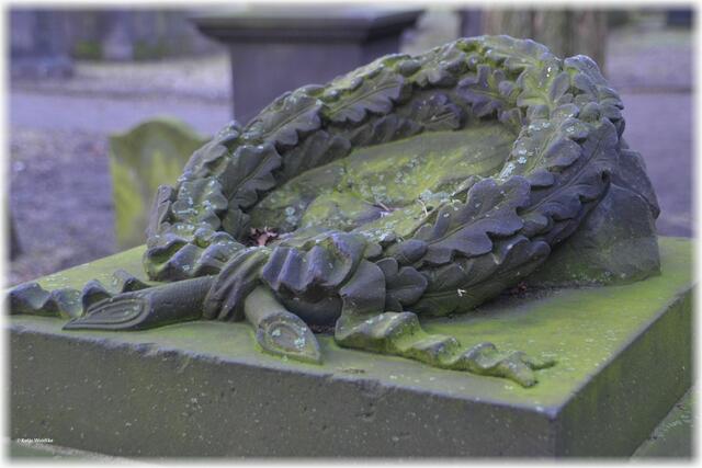 Grabschmuck auf dem Gartenfriedhof Hannover (Foto: Katja Woidtke)