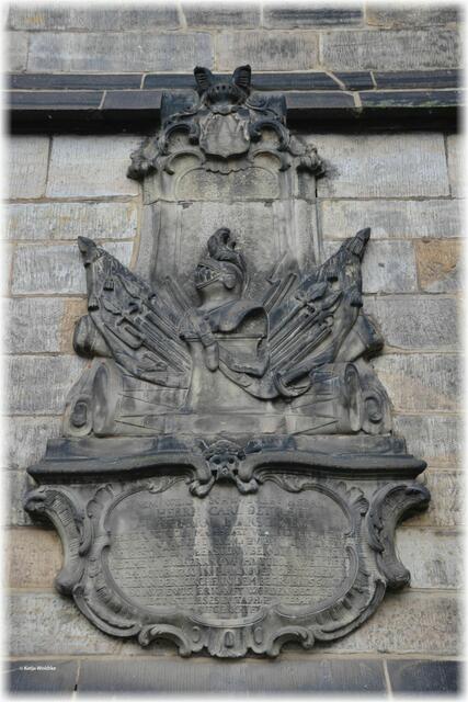 Epitaph aus dem 18. Jahrhundert an der Südfront der Gartenkirche Hannover (Foto: Katja Woidtke)