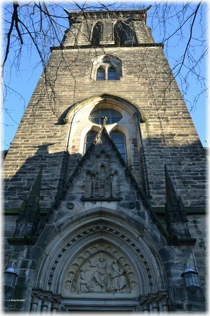 Hauptportal der Gartenkirche Hannover (Foto: Katja Woidtke)
