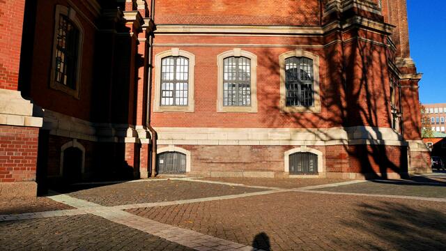 Platz ist vorhanden - aber der Kirchengemeinderat lehnte ab. Grund: "Es ist gerade dieser Sonderweg, den Sie für Klaus gehen möchten, der für die Ablehnung den Ausschlag gab" und weiter: "Es fehlte das Verständnis für die Argumentation" und leider hatte ich auch keine Gelegenheit vor dem Kirchengemeinderat zu sprechen. Ich durfte nicht dabei sein. Die Kirche hat das unter sich entschieden - ohne mir auch nur die Chance zu geben vor dem Gremium für mein Anliegen zu sprechen. Sehr enttäuschend!