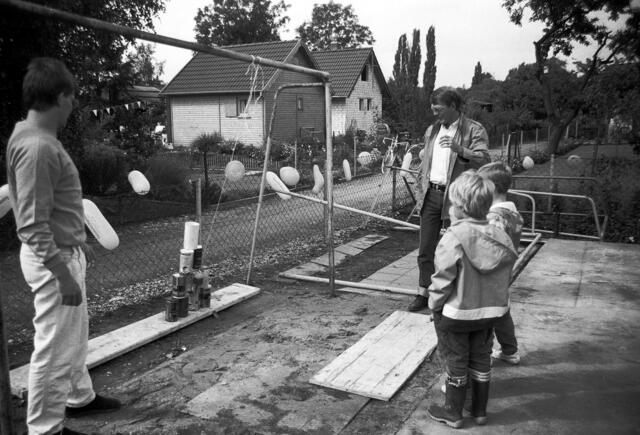 Kinderspiele beim Somerfest des Kleingartenvereins Apfelgarten 1986.