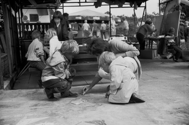 Kinderspiele beim Somerfest des Kleingartenvereins Apfelgarten 1986.