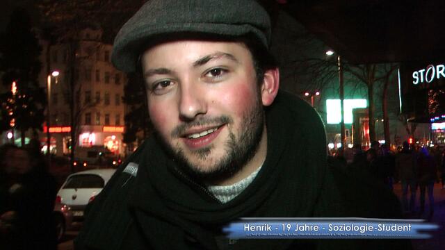 Für die Zukunft wünscht sich Henrik - dass wir auf der ganzen Welt in unserer Gesellschaft darauf achten, dass der Mensch im Mittelpunkt steht - "dass die Wirtschaft nicht nur Mittel zum Zweck ist" - sondern dass "die Wirtschaft Mittel für den Menschen ist" - und dass der Mensch in einem "menschenwürdigen Dasein existieren kann" - so der 19-Jährige - der sich wünscht, dass "die volle Entfaltung des Menschen künftig im Mittelpunkt steht" ...