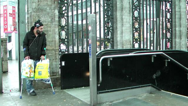 +++ Obdachlose sollen draußen bleiben +++  Zumindest tagsüber! Erst am Abend dürfen sie wieder rein. An Standorten des Hamburger Winternotprogramms in der Münzsstrasse und am Schaarsteinweg gibt es klare Regelungen. Abends rein - morgens raus. Grund: Die Obdachlosen sollen "tagsüber in Bewegung bleiben" und "ihren Belangen nachgehen" - berichten Insider.