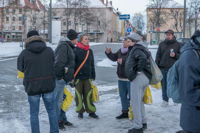 Private Obdachlosenhilfe Friedberg - Bei eisigen Temperaturen brauchen diese Menschen Hilfe durch Nahrung und warme Kleidung. Friedberger Bürgerinnen und Bürger helfen mit Lebensmitteln und Hygeneartikeln