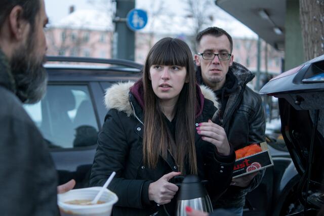 Private Obdachlosenhilfe Friedberg - Bei eisigen Temperaturen brauchen diese Menschen Hilfe durch Nahrung und warme Kleidung. Edeka-Chef Michael Wollny und seine Tochter Michelle helfen