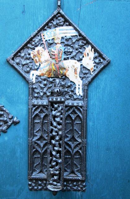 Beschlag einer Rathaustür mit dem Marburger Reiter.